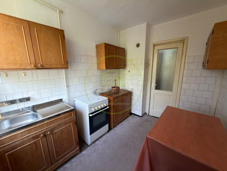 Apartament 2 camere, decomandat, cartier George Enescu, zona Scoala nr. 12