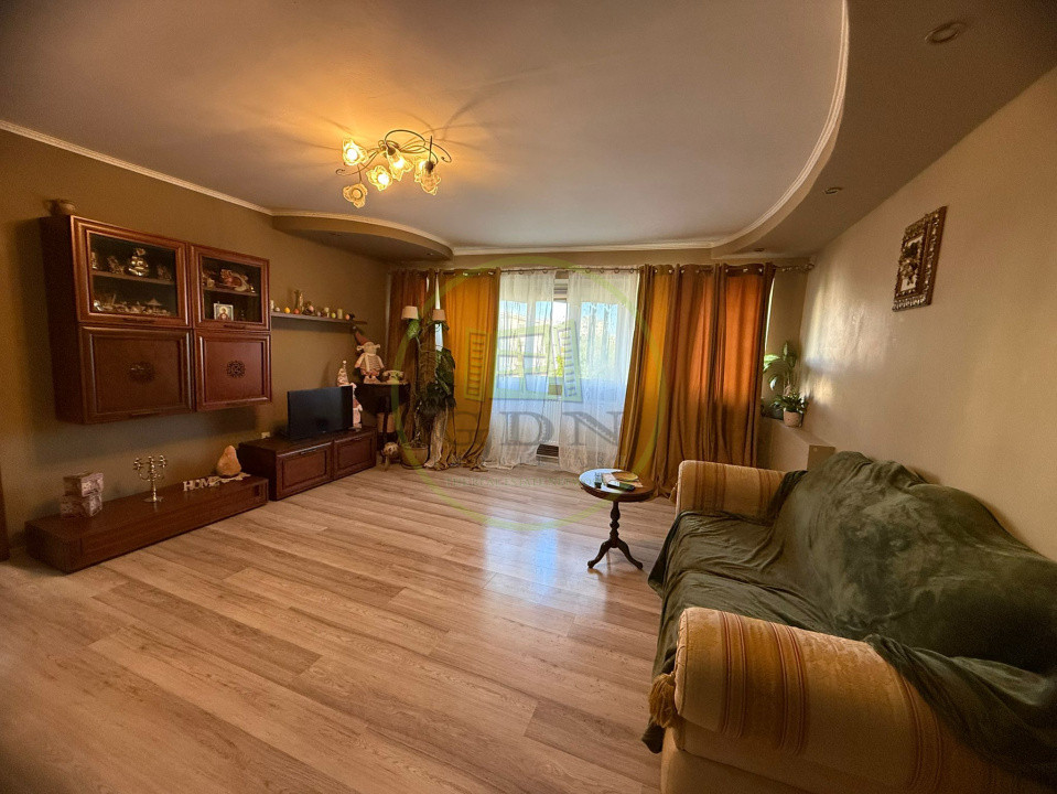 Apartament 3 camere semidecomandat, 75 mp, cartier Craiovita Noua, zona Orizont