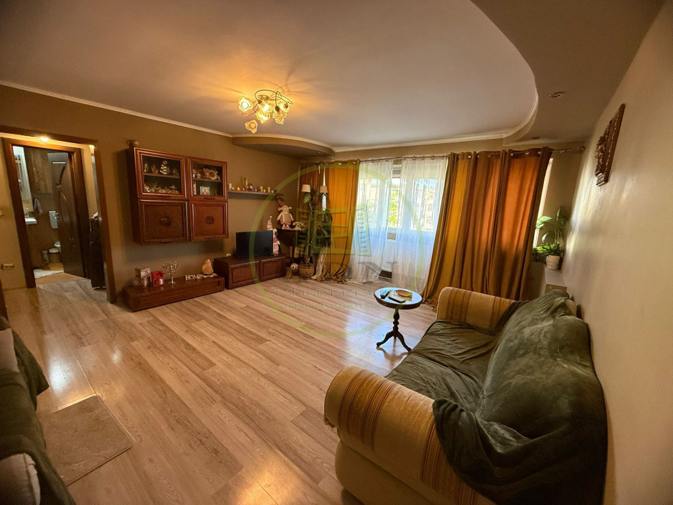 Apartament 3 camere semidecomandat, 75 mp, cartier Craiovita Noua, zona Orizont