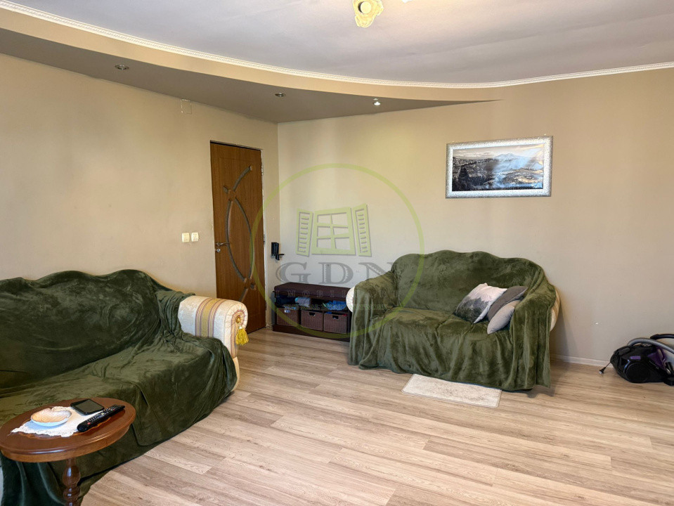 Apartament 3 camere semidecomandat, 75 mp, cartier Craiovita Noua, zona Orizont