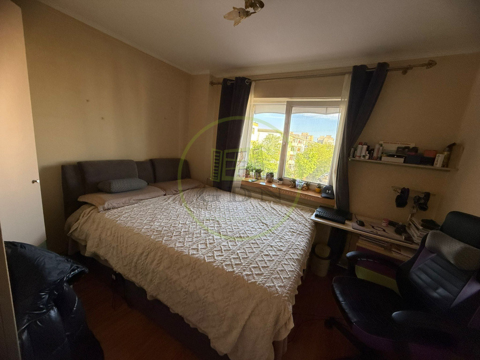 Apartament 3 camere semidecomandat, 75 mp, cartier Craiovita Noua, zona Orizont