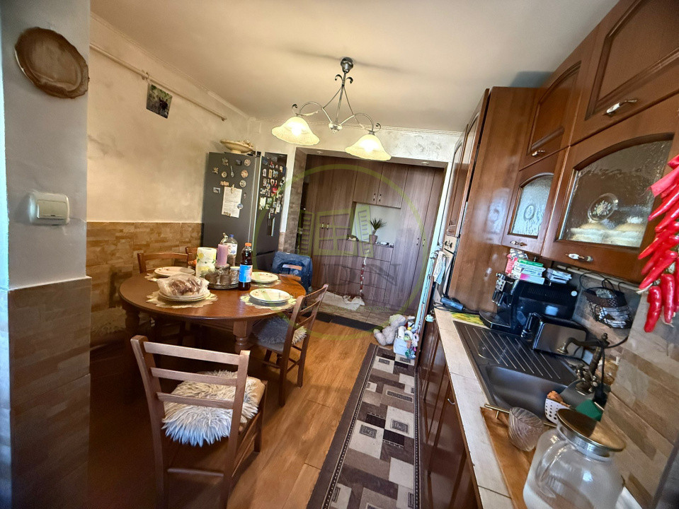 Apartament 3 camere semidecomandat, 75 mp, cartier Craiovita Noua, zona Orizont