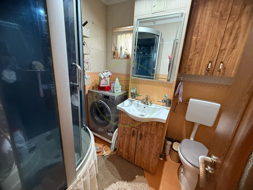 Apartament 3 camere semidecomandat, 75 mp, cartier Craiovita Noua, zona Orizont