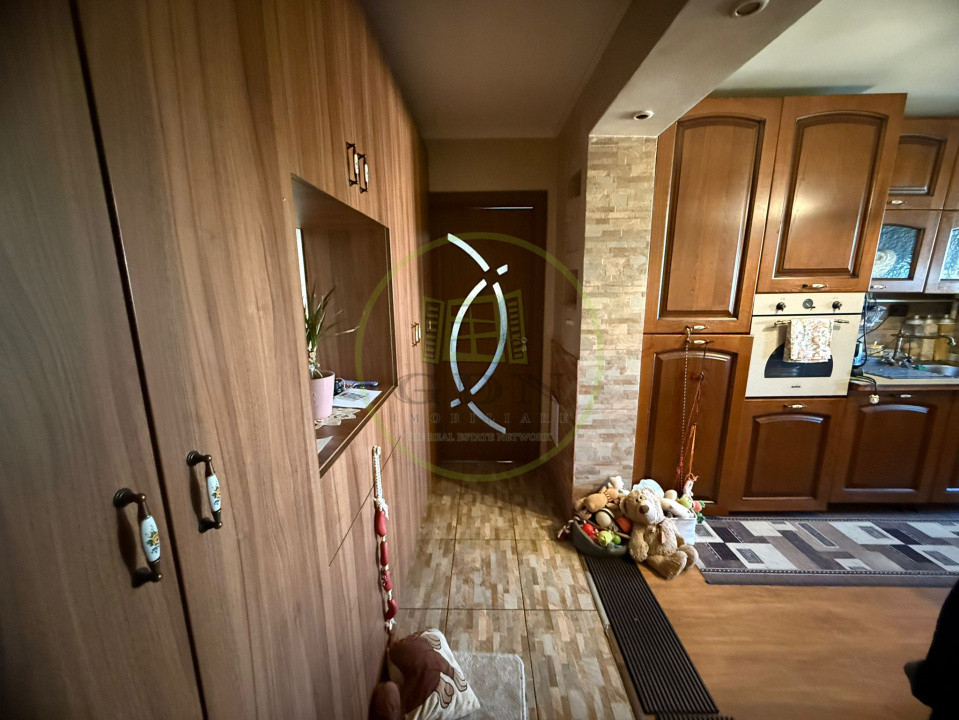 Apartament 3 camere semidecomandat, 75 mp, cartier Craiovita Noua, zona Orizont