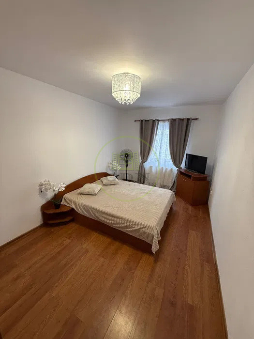 Apartament cu doua camere de inchiriat, decomandat, zona Parc Sub Arini.