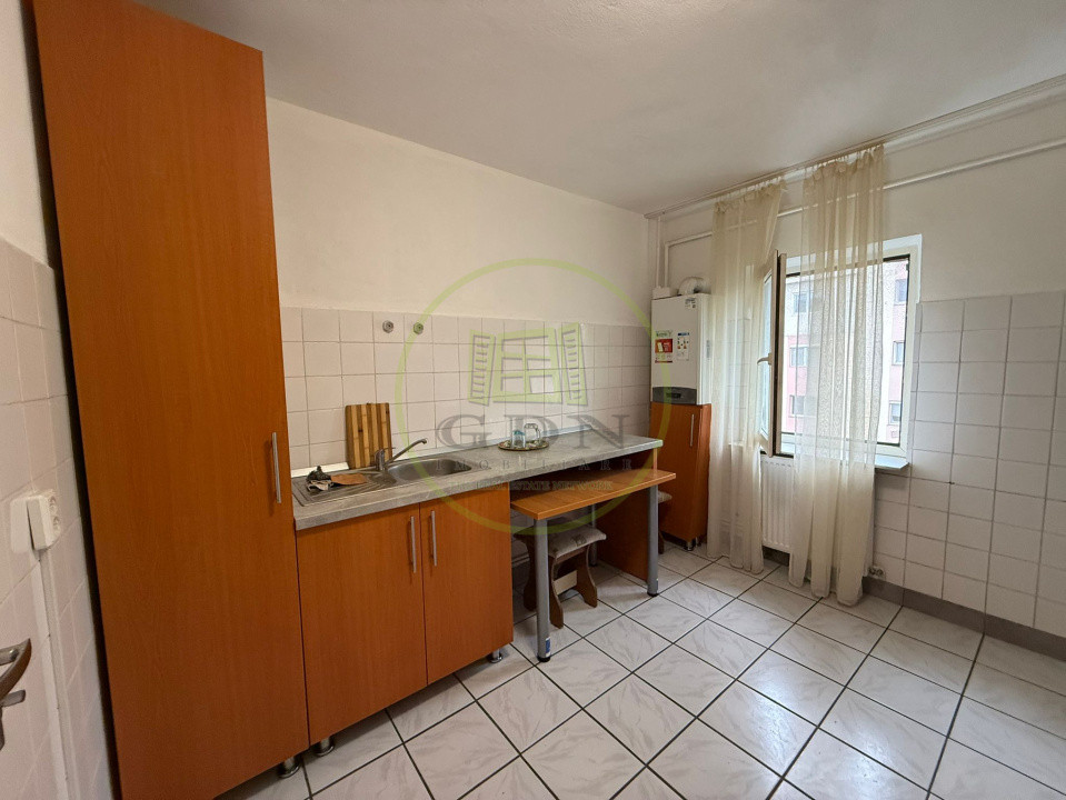 Apartament 2 camere, semidecomandat, 50 mp, cartier Craiovita Noua 
