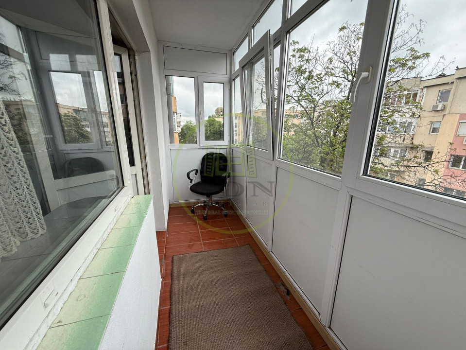 Apartament 2 camere, semidecomandat, 50 mp, cartier Craiovita Noua 