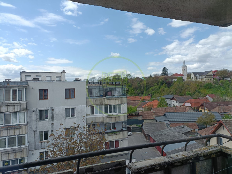 Apartament cu 4 camere de vânzare - Reghin 