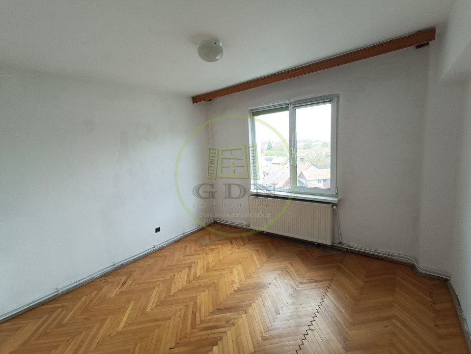 Apartament cu 4 camere de vânzare - Reghin 