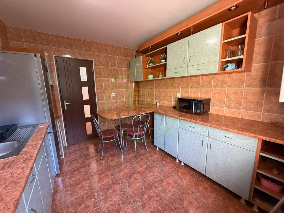 Apartament 3 camere semidecomandat, 65 mp, cartier Brazda, zona Baba Novac 