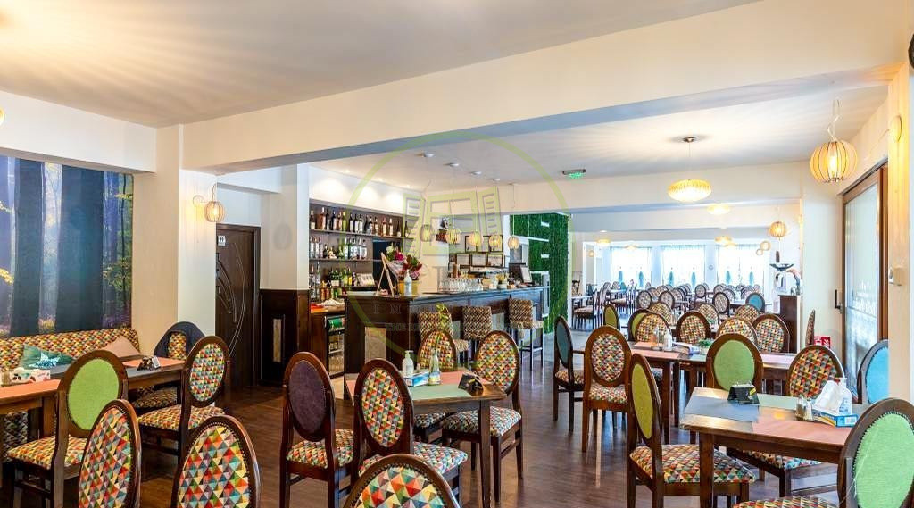 Proprietate mixtă  – spațiu comercial și casă, situată central în Predeal, Bv,