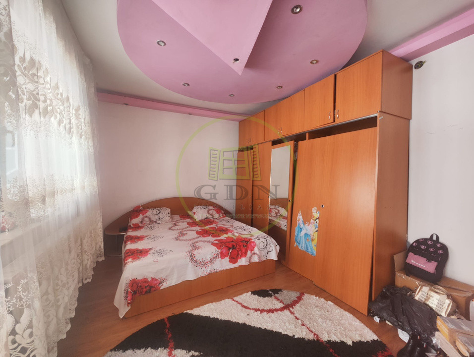 Spatiu comercial 9 camere, casa 2 camere,  teren 354 mp, Brestei.
