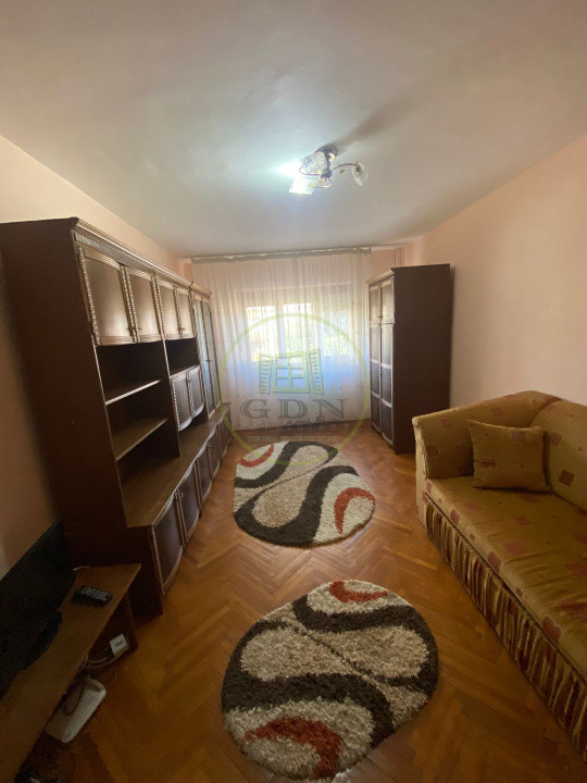 Apartament 3 camere decomandat, etaj 3 din 4, mobilat, utilat, str Coposu 