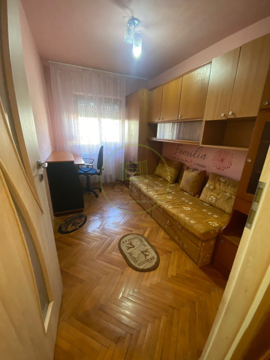 Apartament 3 camere decomandat, etaj 3 din 4, mobilat, utilat, str Coposu 