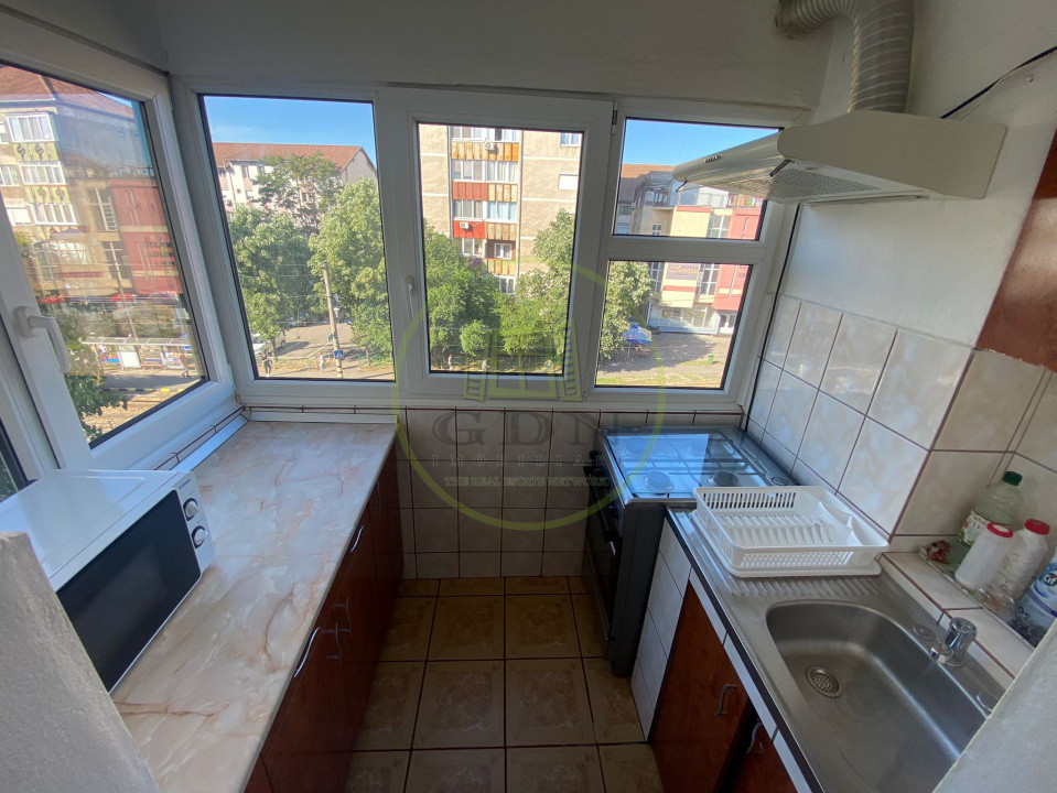 Apartament 3 camere decomandat, etaj 3 din 4, mobilat, utilat, str Coposu 
