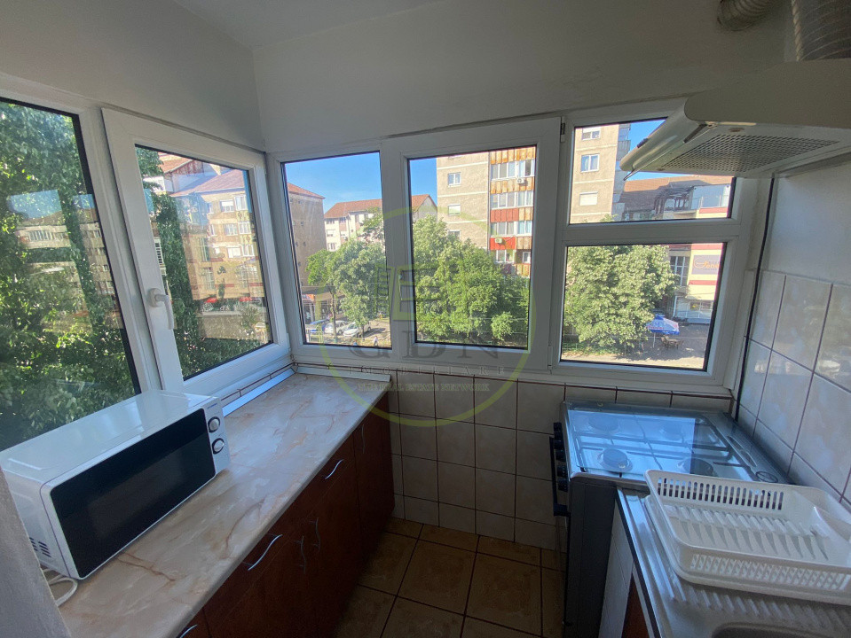 Apartament 3 camere decomandat, etaj 3 din 4, mobilat, utilat, str Coposu 