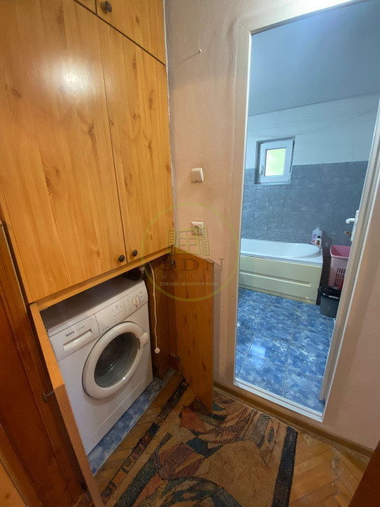 Apartament 3 camere decomandat, etaj 3 din 4, mobilat, utilat, str Coposu 