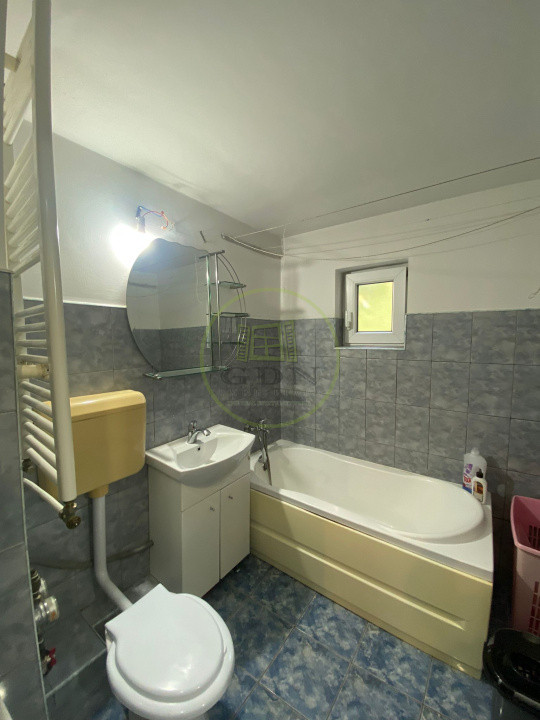 Apartament 3 camere decomandat, etaj 3 din 4, mobilat, utilat, str Coposu 