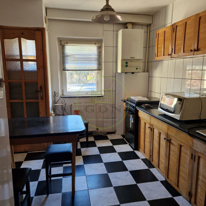 Apartament 4 camere decomandat Plopilor 
