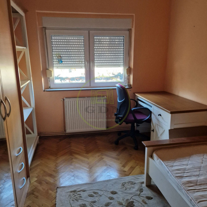 Apartament 4 camere decomandat Plopilor 