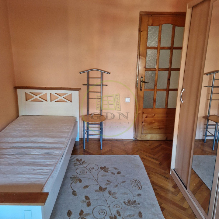 Apartament 4 camere decomandat Plopilor 