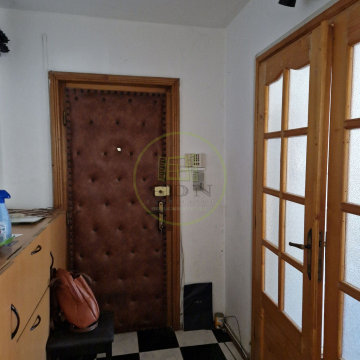 Apartament 4 camere decomandat Plopilor 