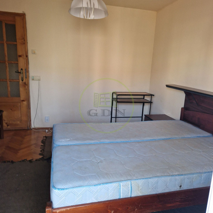 Apartament 4 camere decomandat Plopilor 