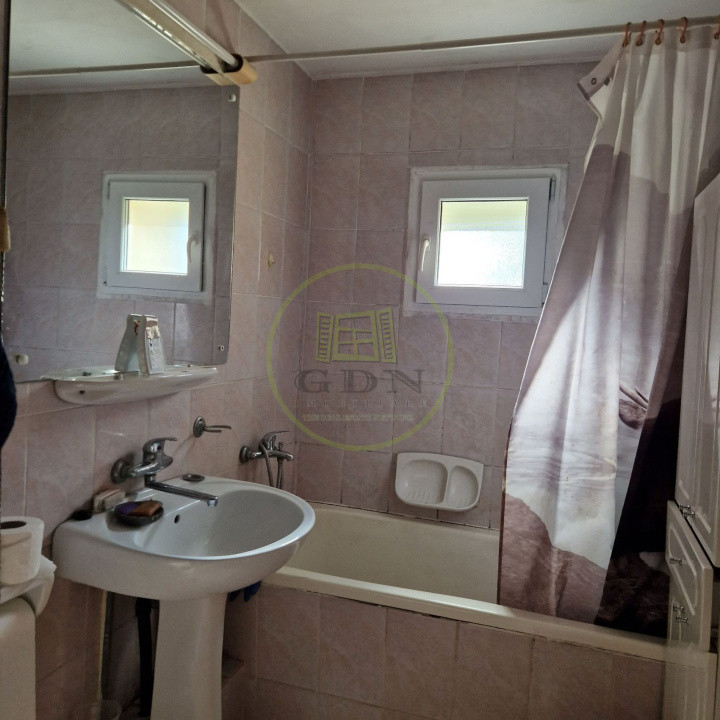 Apartament 4 camere decomandat Plopilor 
