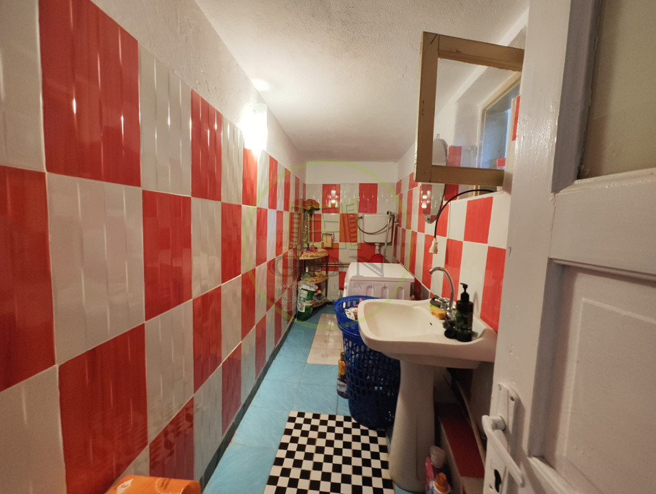 Casa 5 camere, teren 1296 mp, Craiova, zona Brestei