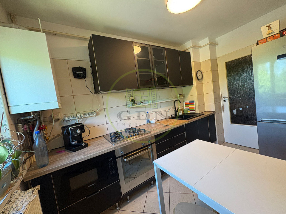 Apartament, 3 camere, decomandat, Cartier Brazda lui Novac , Zona Randez Vous