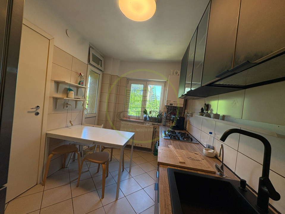 Apartament, 3 camere, decomandat, Cartier Brazda lui Novac , Zona Randez Vous
