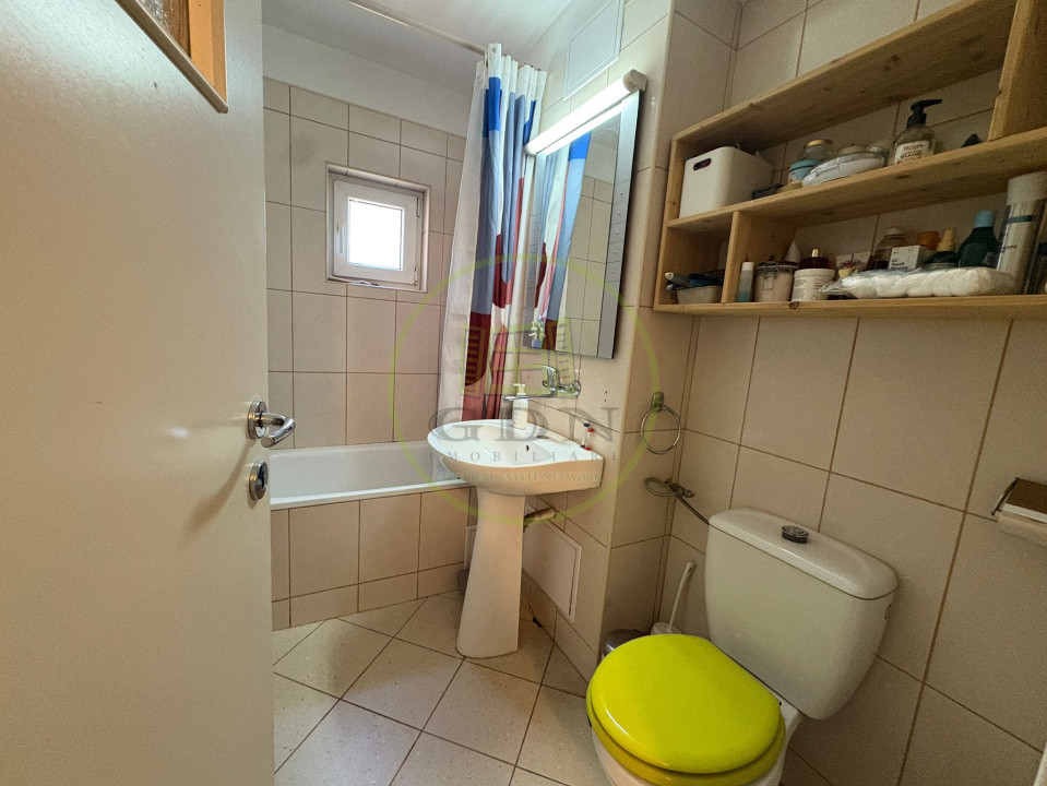 Apartament, 3 camere, decomandat, Cartier Brazda lui Novac , Zona Randez Vous