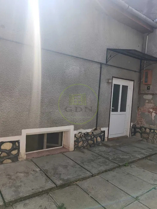 Casă 3 camere de închiriat – Piața Cluj | Curte proprie, terasă, garaj+ mansarda