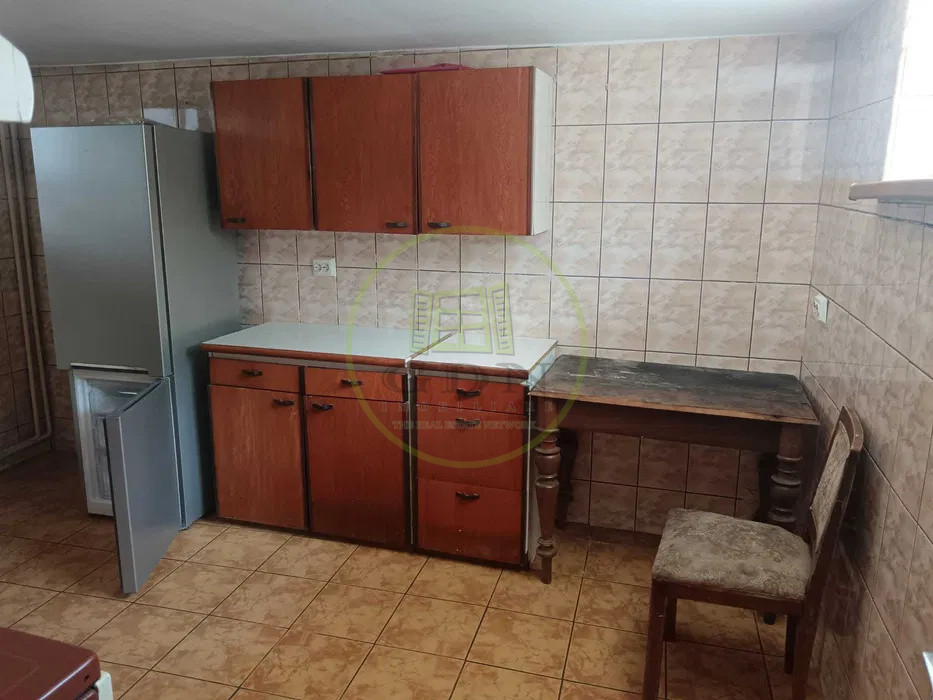 Casă 3 camere de închiriat – Piața Cluj | Curte proprie, terasă, garaj+ mansarda