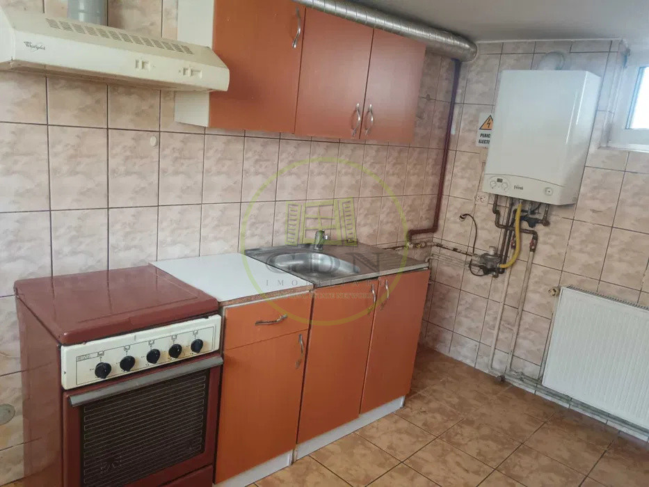 Casă 3 camere de închiriat – Piața Cluj | Curte proprie, terasă, garaj+ mansarda