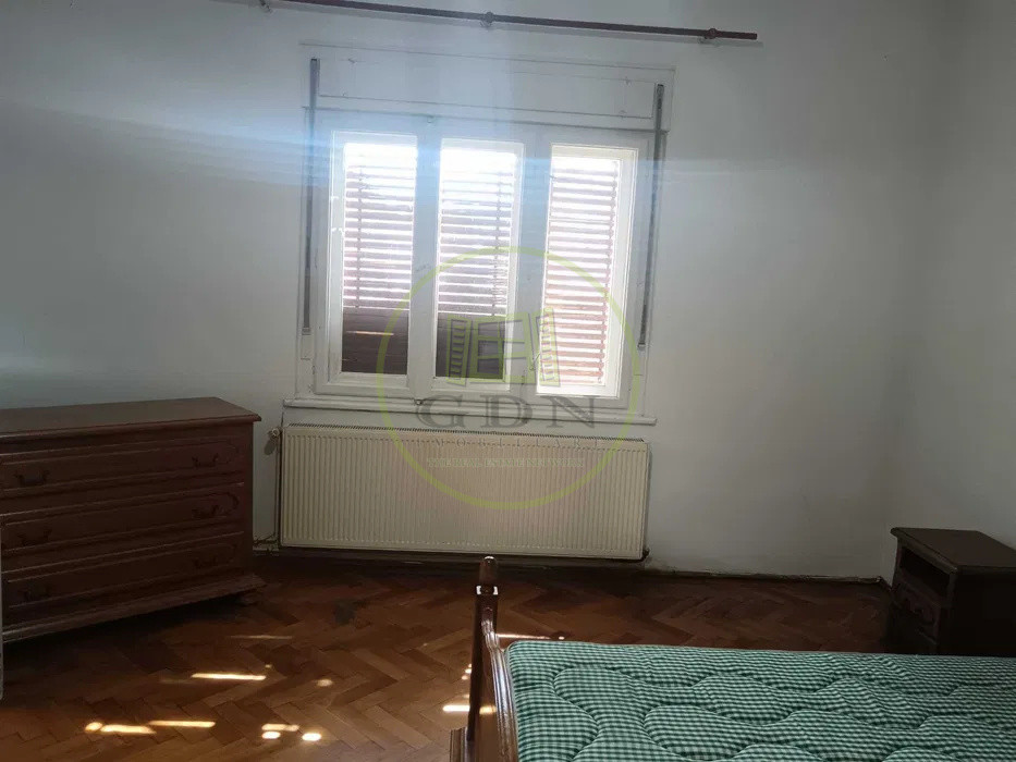 Casă 3 camere de închiriat – Piața Cluj | Curte proprie, terasă, garaj+ mansarda