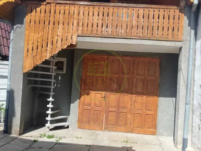 Casă 3 camere de închiriat – Piața Cluj | Curte proprie, terasă, garaj+ mansarda