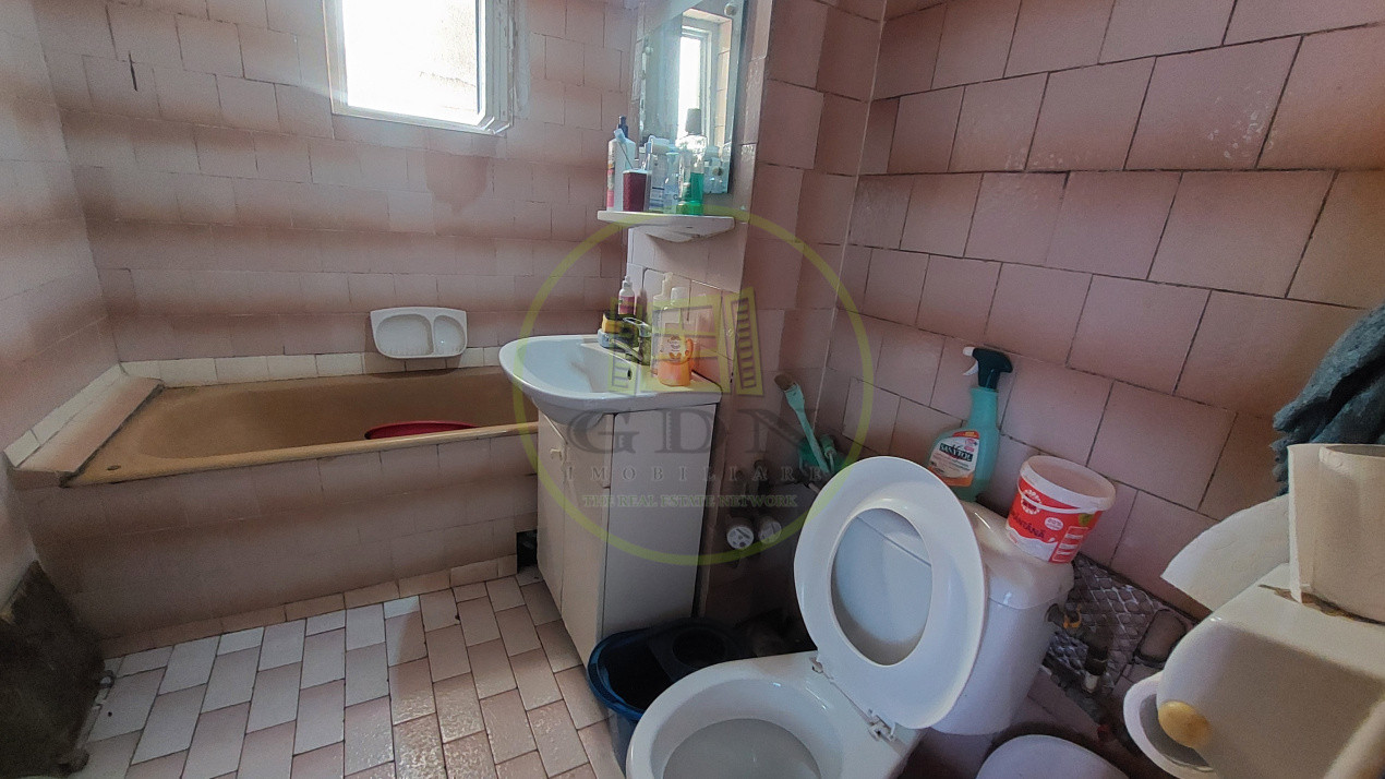 Apartament 2 camere decomandat, etajul 1, cartier Rovine zona Liceul Basarab
