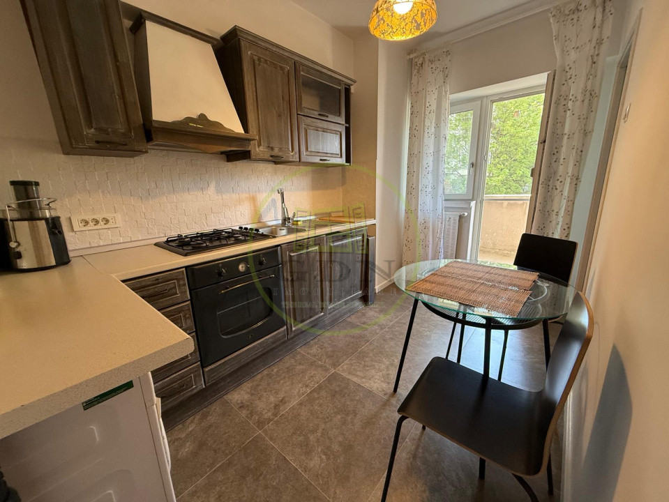 Apartament 2 camere decomandat, 57 mp, Calea Bucuresti, Zona Piata Centrala 
