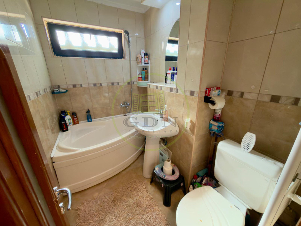 Apartament 3 camere, decomandat, 67.91 mp, cartier Rovine, zona Scoala 21