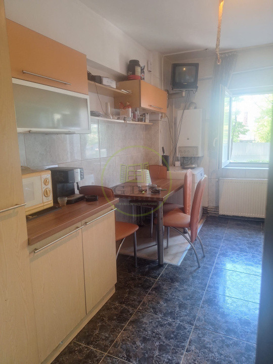 Apartament 3 camere decomandat zona piata Flora 