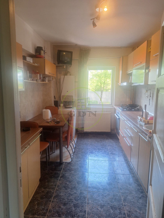 Apartament 3 camere decomandat zona piata Flora 