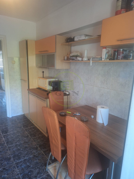 Apartament 3 camere decomandat zona piata Flora 