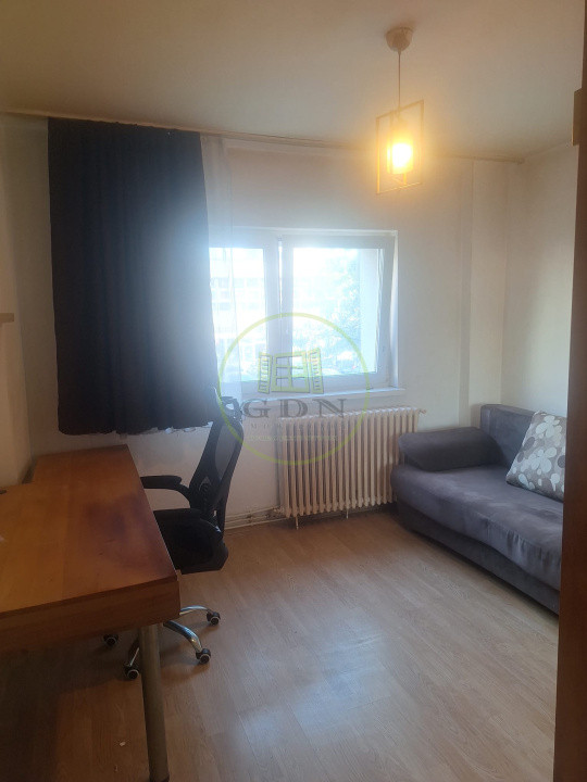 Apartament 3 camere decomandat zona piata Flora 