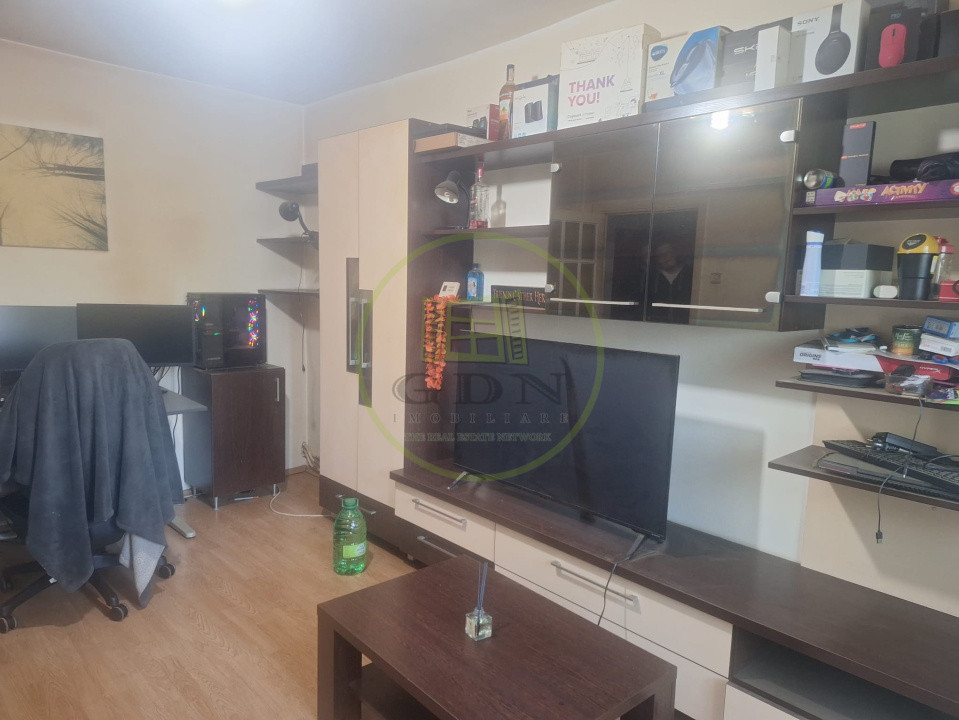 Apartament 3 camere decomandat zona piata Flora 