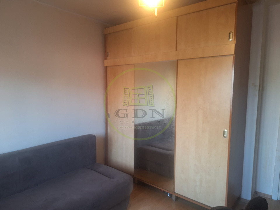 Apartament 3 camere decomandat zona piata Flora 