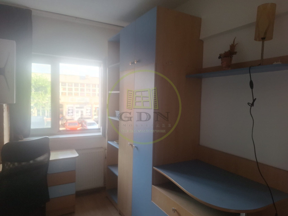 Apartament 3 camere decomandat zona piata Flora 