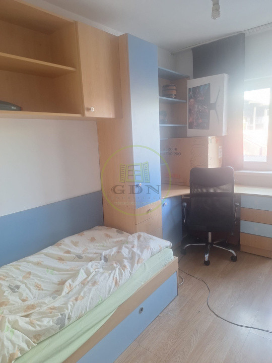Apartament 3 camere decomandat zona piata Flora 