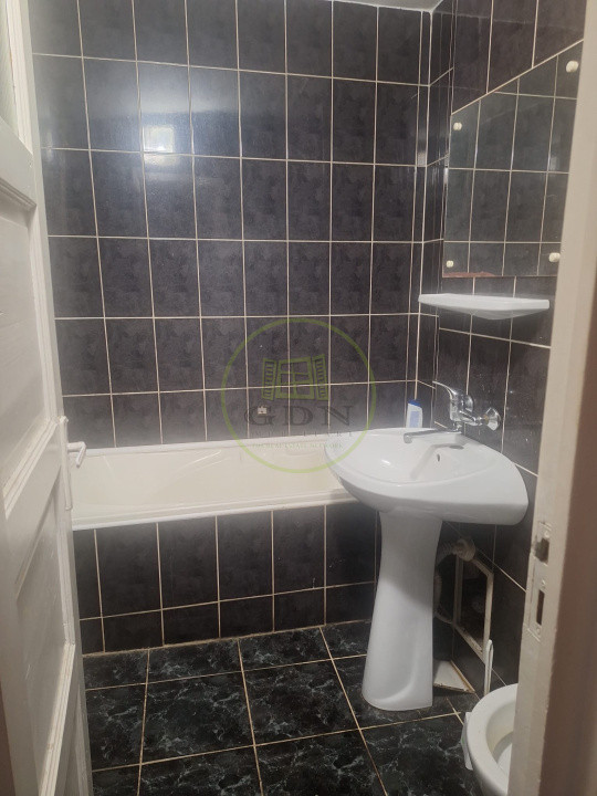 Apartament 3 camere decomandat zona piata Flora 
