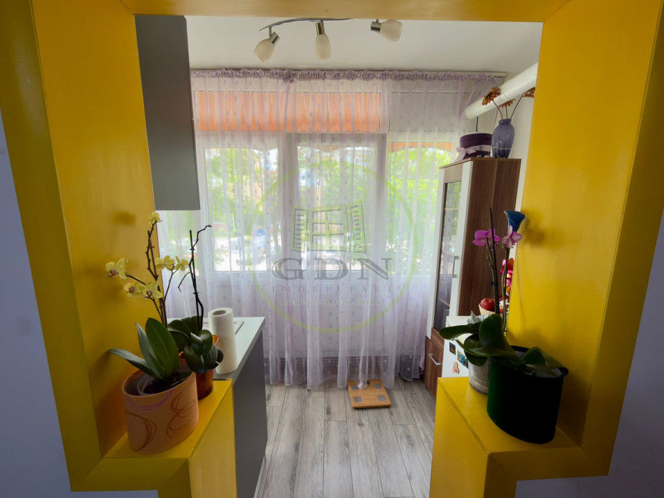 Apartament 3 camere, decomandat, cartier Craiovita Noua, zona Scoala Nr 34